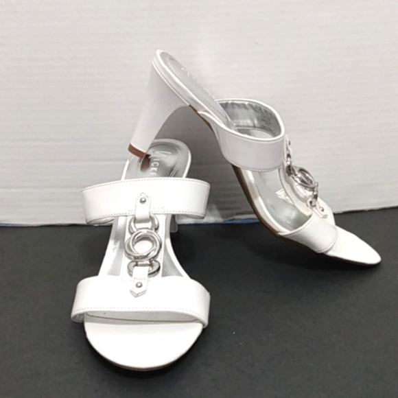 NICKELS WHITE & SILVER MULE SANDALS NWOT SIZE 8.5 - Picture 1 of 14